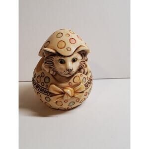 Cat in Egg Lid Figurines - Pot Bellys